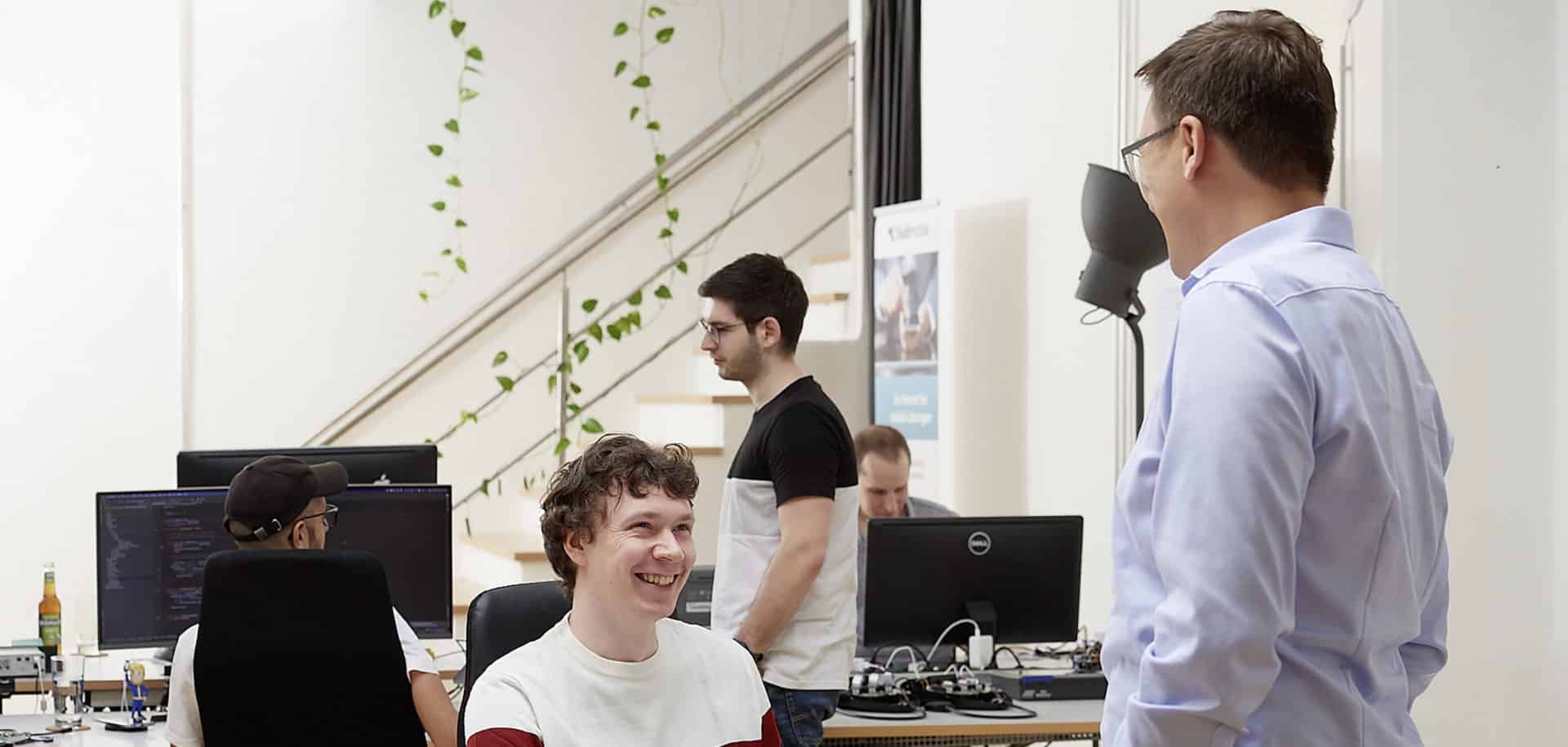 join us, Büroalltag in den Räumlichkeiten der fluidmobile in Karlsruhe