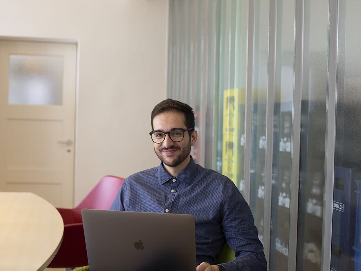 UX-Designer Giacomo bei der Arbeit, join us, Jobs und Stellenangebote
